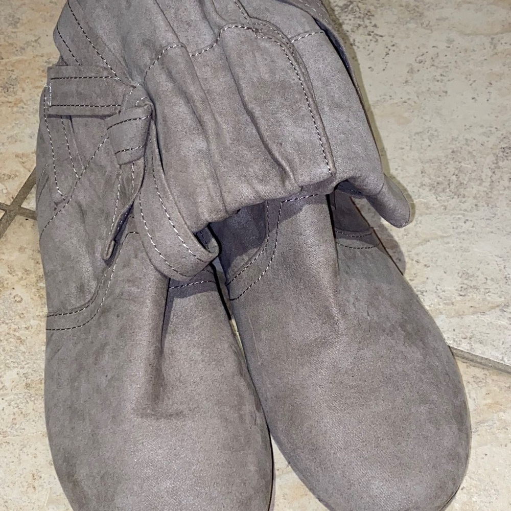 Report booties